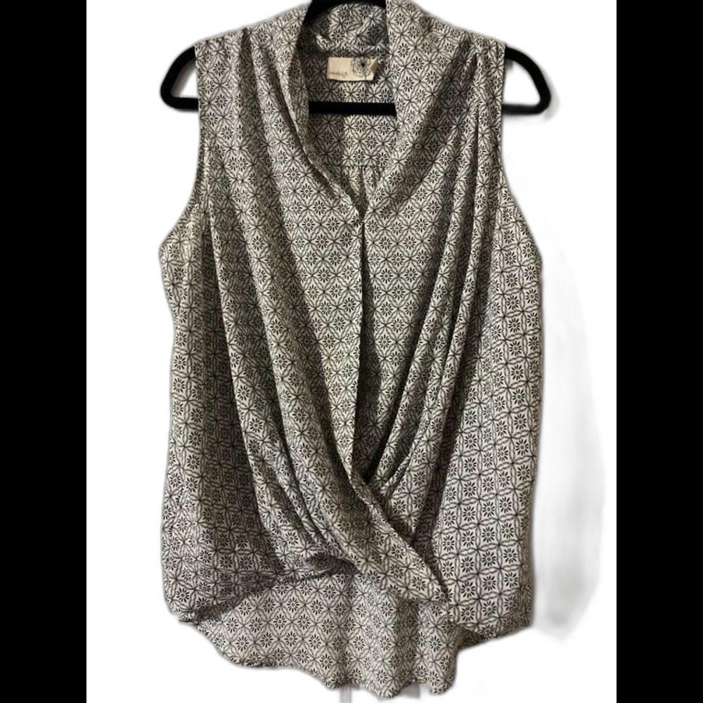 Everleigh sleeveless v-neck hi-lo top sz XL
